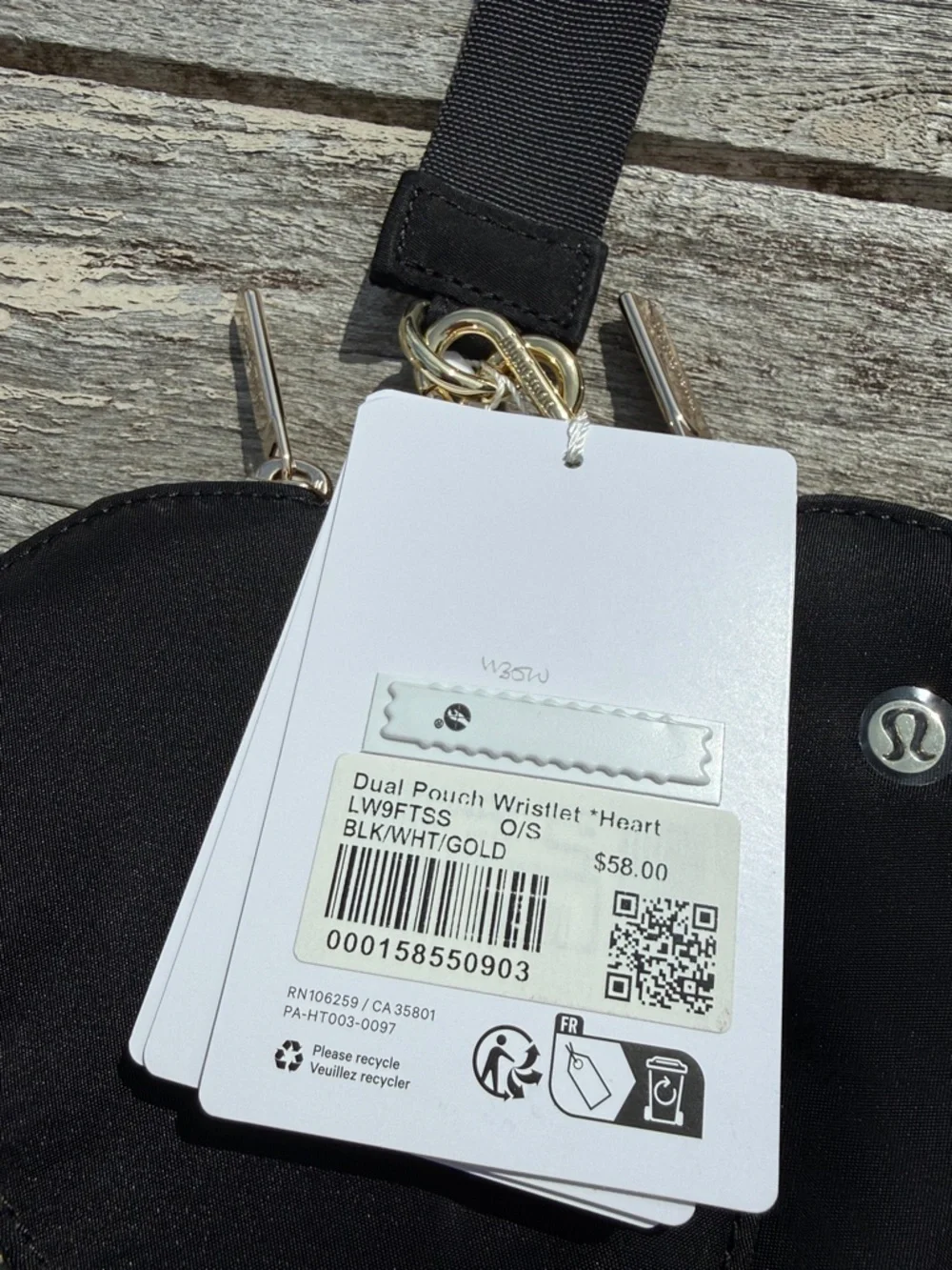 LULULEMON Dual Pouch Wristlet Heart NWT black gold